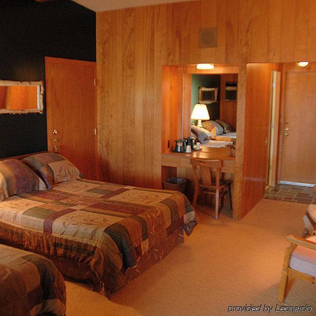 Birchwood Inn Harbor Springs Room photo